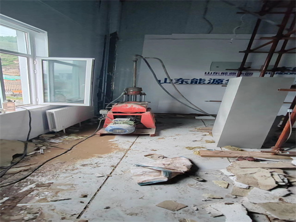 龙华山办事处地基基础下沉墙体裂缝加固注浆顶升施工