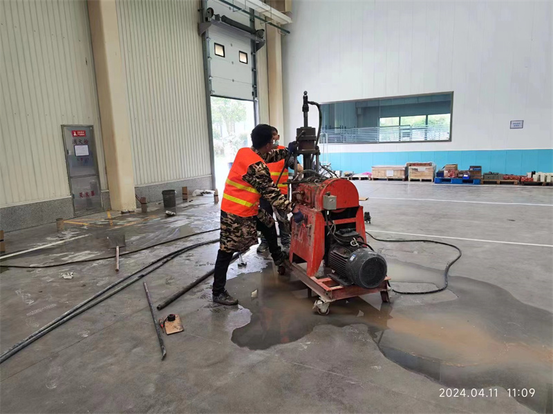 龙华山办事处厂房地面下沉塌陷注浆加固施工